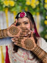 Aakash Mehandi Art (Naari)